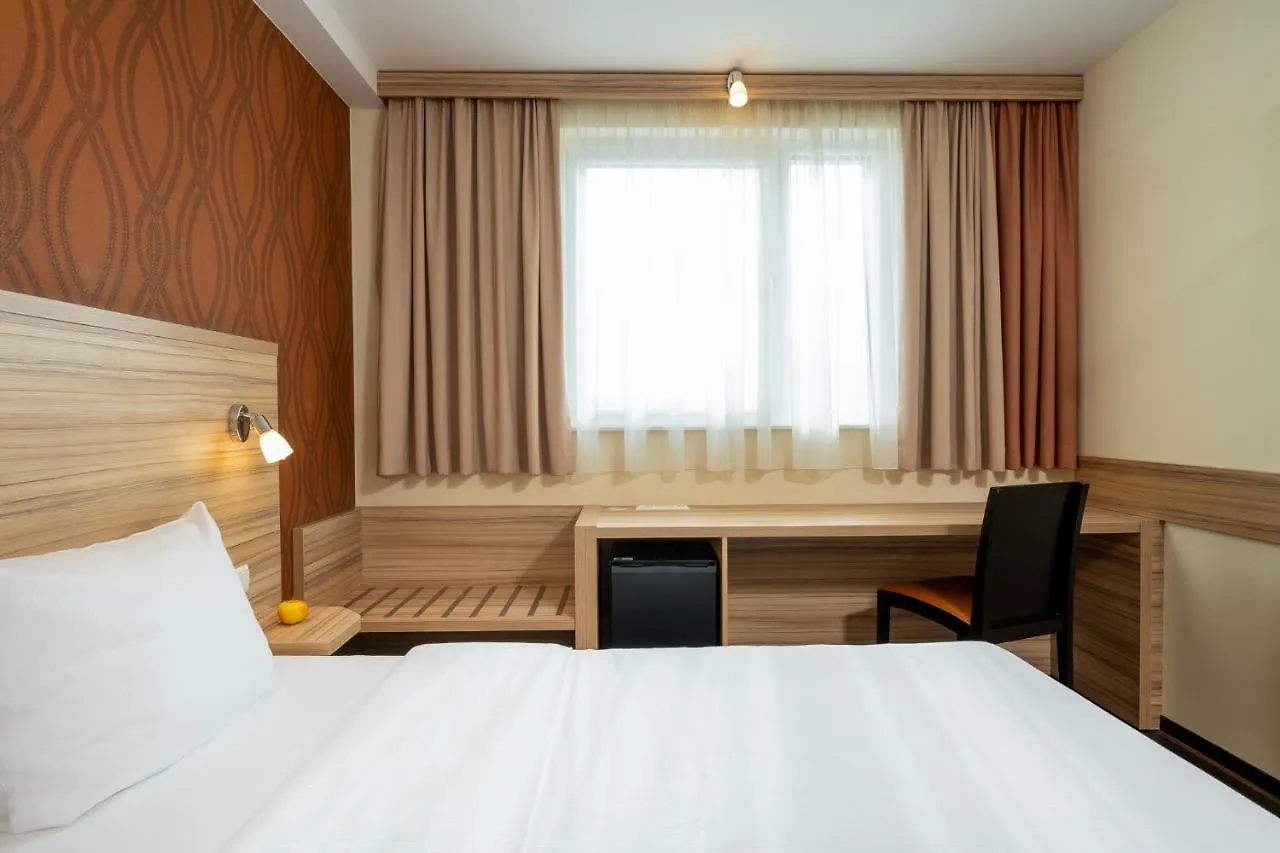 Messe & Airport Hotel شتوتغارت 3*,