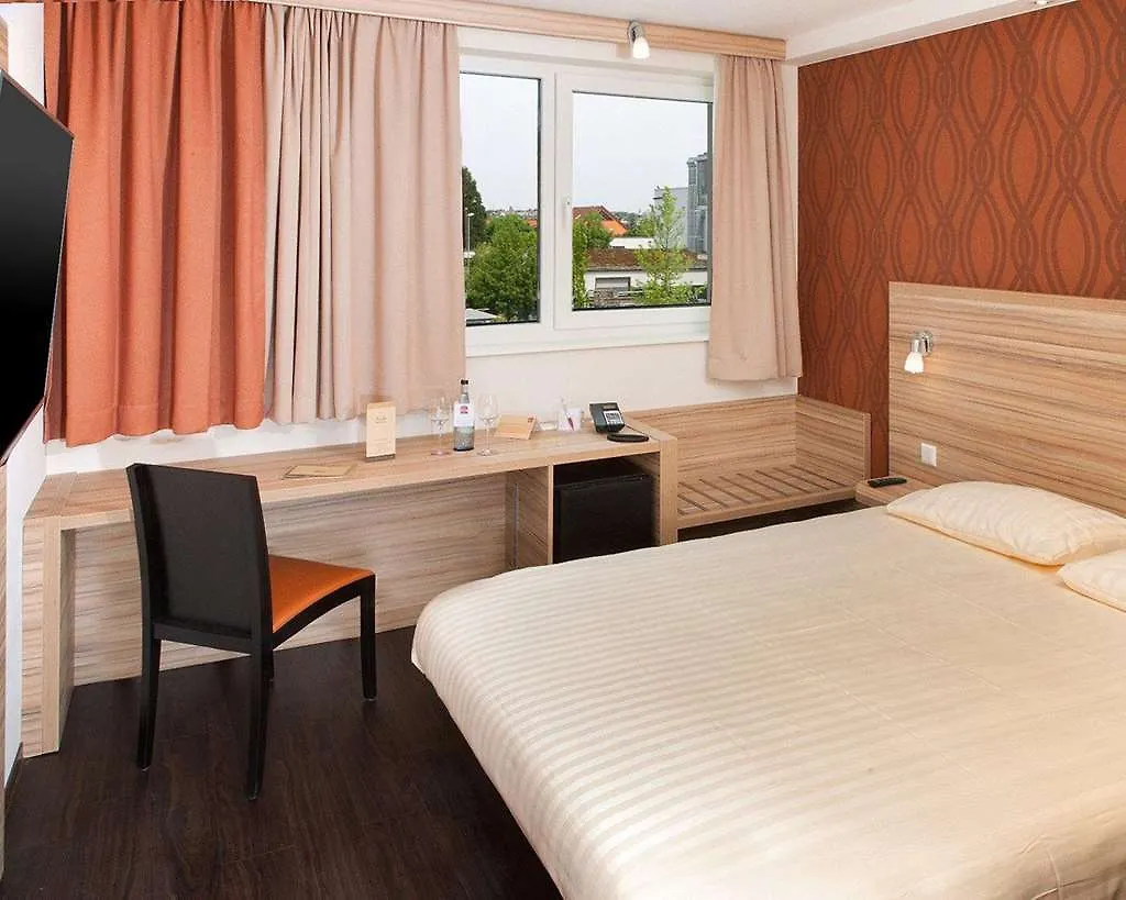 Messe & Airport Hotel Stuttgart 3*,